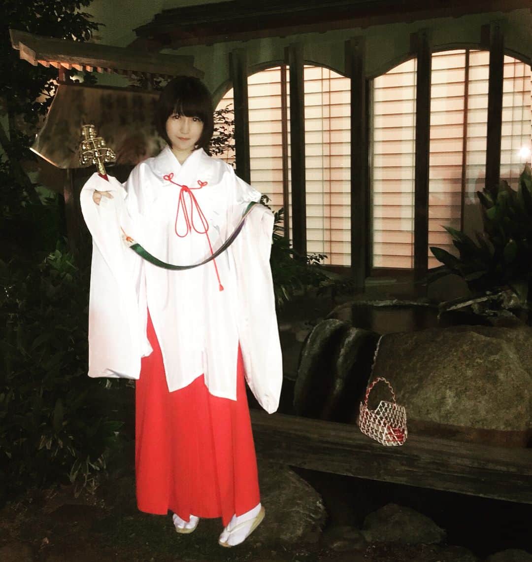 マコ・プリンシパルのインスタグラム：「I became a shrine maiden💖 Hot spring trip♨️🌸♨️🌸♨️ たのしかった♡ ・ ・ ・ #love #happy #miracle #romance #trip #cosplay」