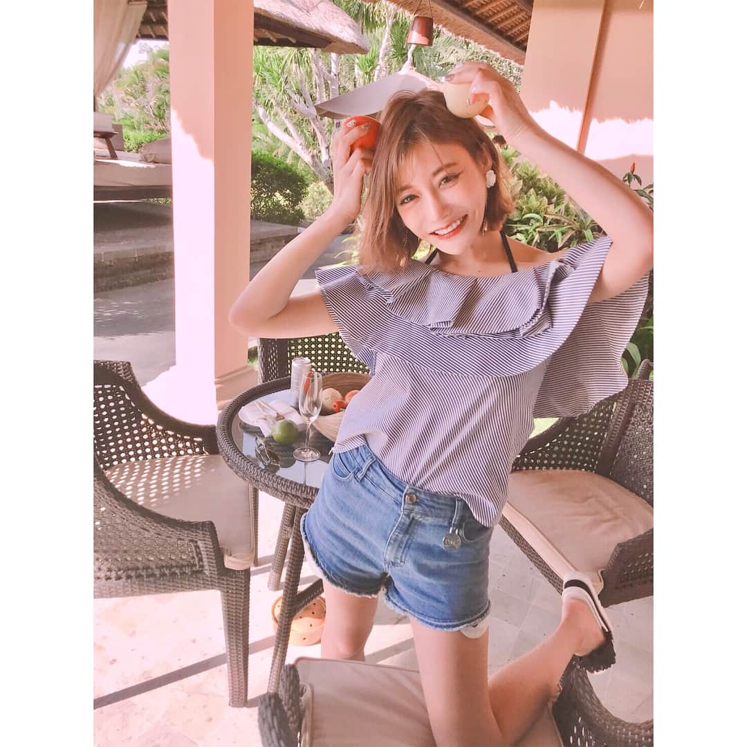 明日花キララのインスタグラム：「りんごどーぞ🍎🍐」