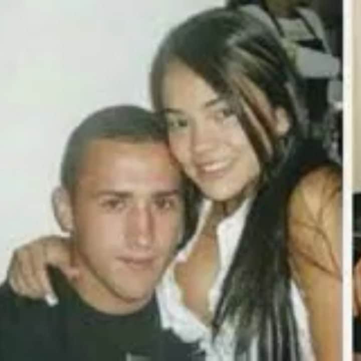ジェシカ・スターリングのインスタグラム：「te amo no solo por lo que eres, sino por lo que soy cuando estoy contigo. Te amo no solo por lo que hacemos juntos, sino por todo lo que haces por mí. Porque son 10 años de amor inconfundible y único, gracias por ser la mejor parte de mi vida... porque contigo empezó toda esta aventura y ya no somos 2 somos 4 que hacemos  parte de un amor verdadero❤️👨‍👩‍👧‍👦❤️Feliz aniversario Amor de mi vida... @d_ospina1」