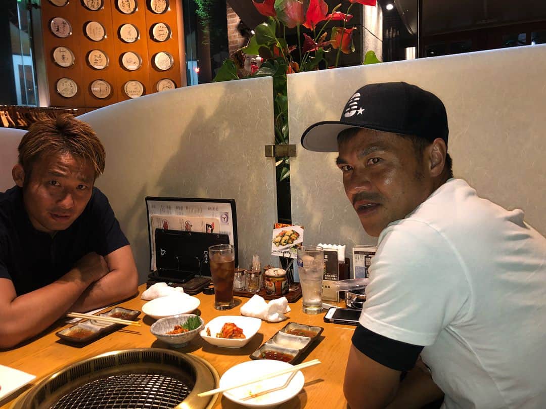 松浦拓弥のインスタグラム：「こまちゃん、かみくん久しぶり！！ #駒野友一#神山竜一#大東園#福岡」