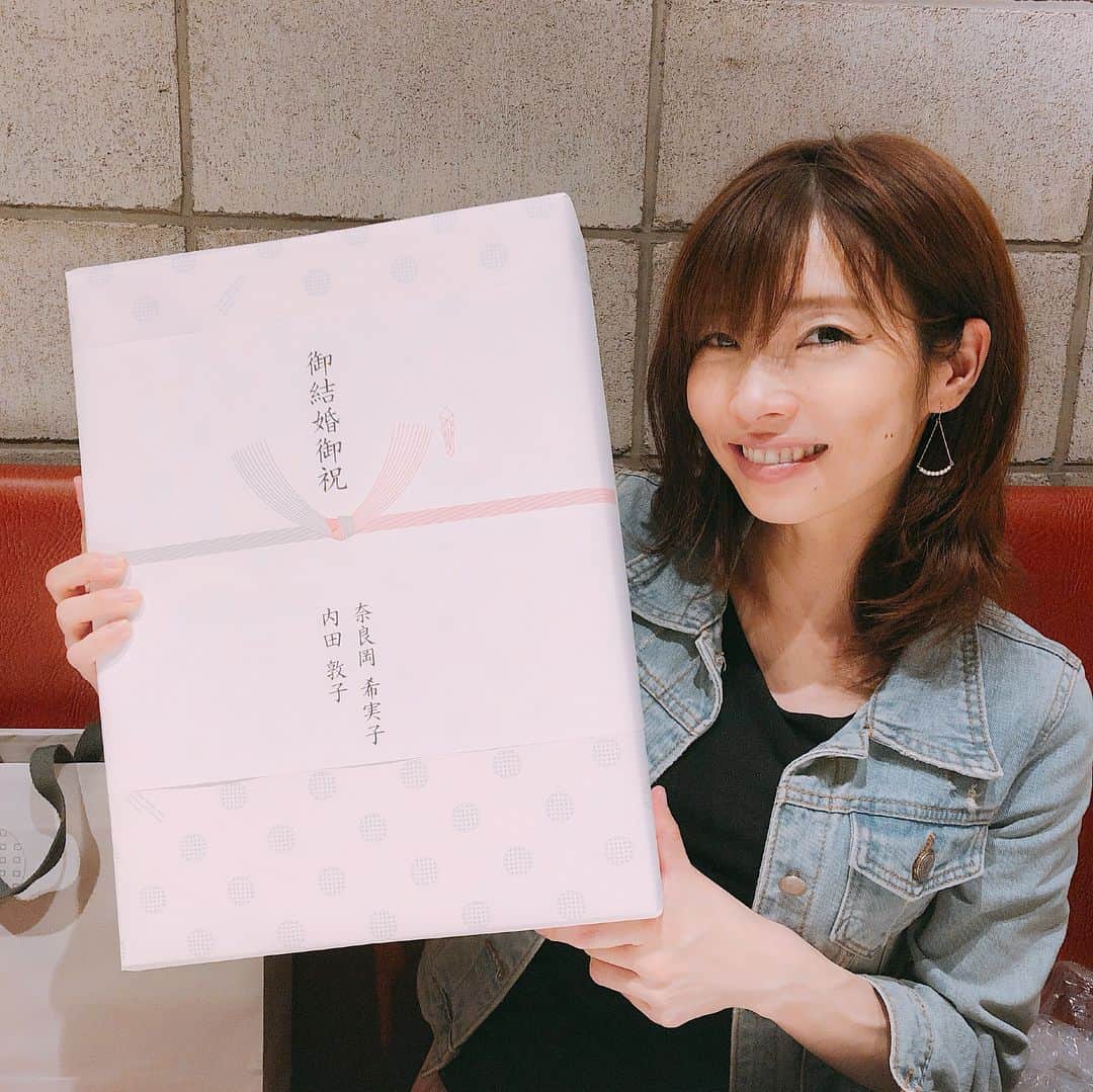 内田敦子さんのインスタグラム写真 内田敦子instagram グッディの気象予報士 寺川奈津美さんが ご結婚されました 奈良岡さんとお祝いを お渡しいたしましたよ 寺川先輩 おめでとうございます ご結婚おめでとうございます おめでたい