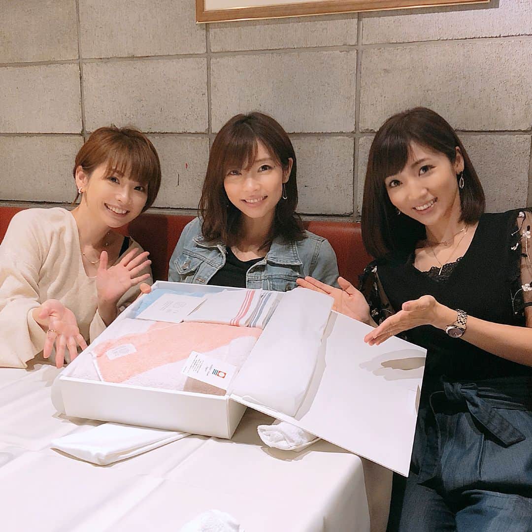 内田敦子さんのインスタグラム写真 内田敦子instagram グッディの気象予報士 寺川奈津美さんが ご結婚されました 奈良岡さんとお祝いを お渡しいたしましたよ 寺川先輩 おめでとうございます ご結婚おめでとうございます おめでたい