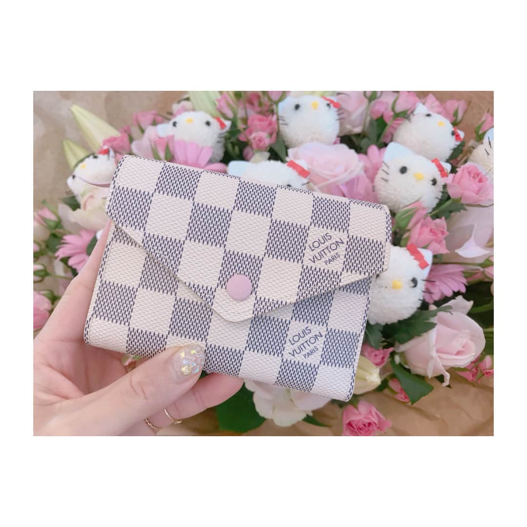 辻希美さんのインスタグラム写真 - (辻希美Instagram)「たぁくんから可愛いお財布♡貰いました(*´∀｀*)♡ #辻希美 #31歳 #birthday #たぁくんからのプレゼント #何が欲しい？と質問があり #小さなお財布が欲しいとリクエストしちゃった #図々しい嫁 #めっちゃお気に入り #可愛い #お財布 #中には名前 #non #たぁくんありがとう #大切に使います」6月17日 10時21分 - tsujinozomi_official