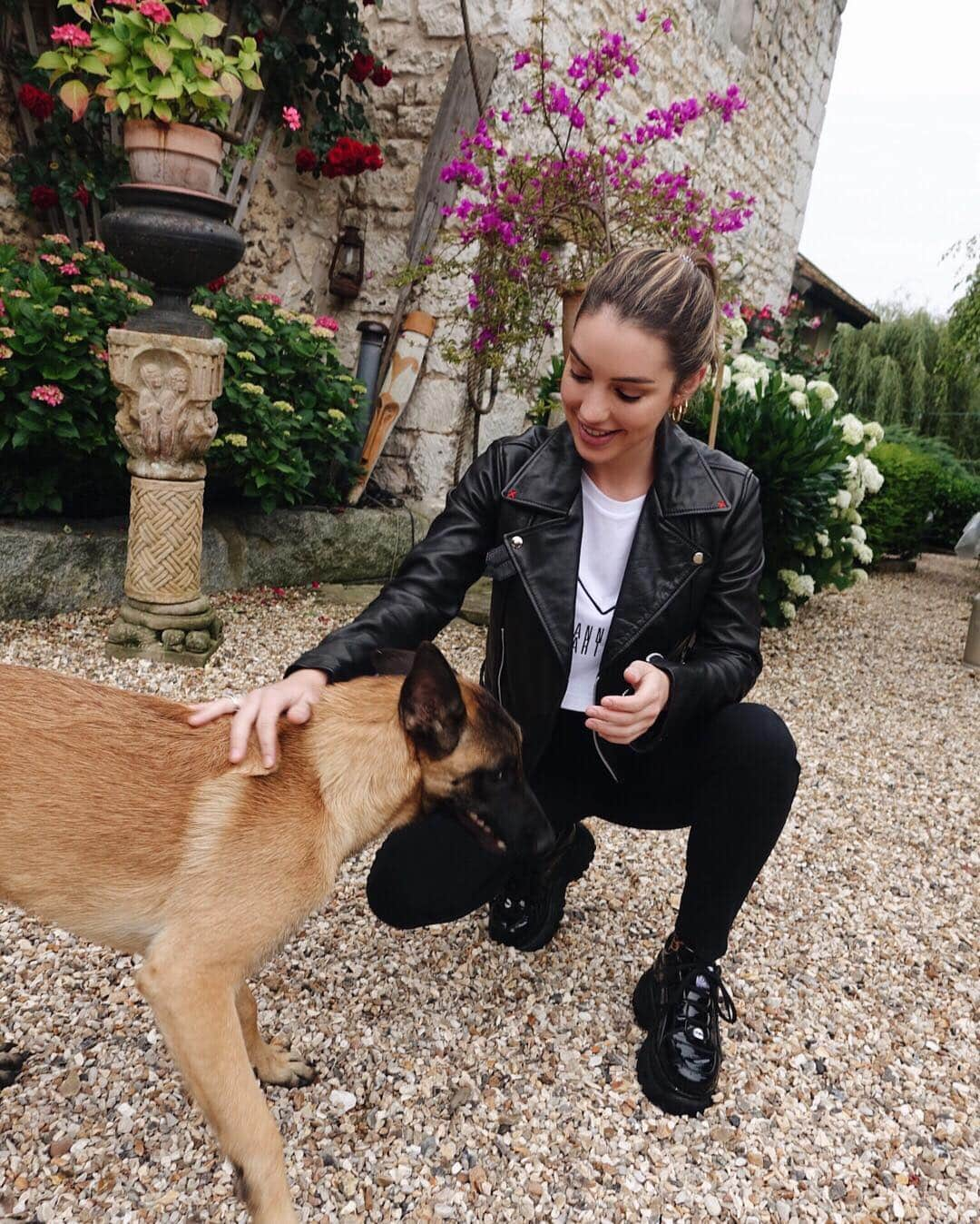 アデレード・ケインさんのインスタグラム写真 - (アデレード・ケインInstagram)「New best fren 🐶」6月17日 2時44分 - adelaidekane