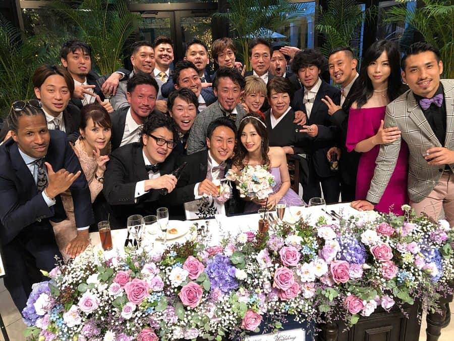 仲西淳のインスタグラム：「たいきめん、ゆきちゃんHappy wedding㊗️✨🎉 たいきとは本当の兄弟みたいに仲良くしてもらって、こうやって綺麗なお嫁さんをもらって嬉しいよ！  アメリカにいた時からお互いを支え合って、常に自分よりも人の事を優先して考えてくれる優しいやつ。  そして最高に親孝行。  うちの長男もたいきのような長男に育って欲しい。  おめでとう！！ これからもよろしく！  #happy #family #wedding #tokyo #goodtimes #friends #のざらのスピーチ」