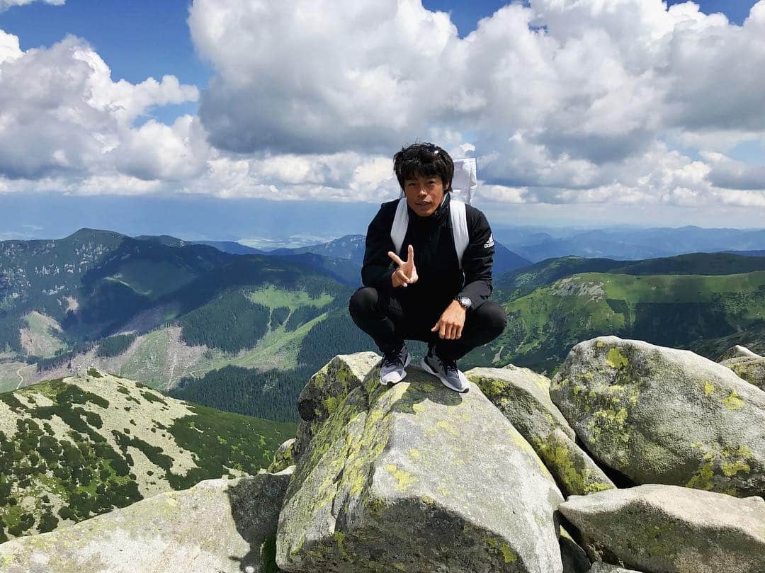 羽根田卓也さんのインスタグラム写真 - (羽根田卓也Instagram)「今日はオフなのでスロバキアに連なるタトラ山地のChopok(ホポック)に 標高2024mのおいしい空気をすってルンルン」6月17日 19時42分 - takuya_haneda