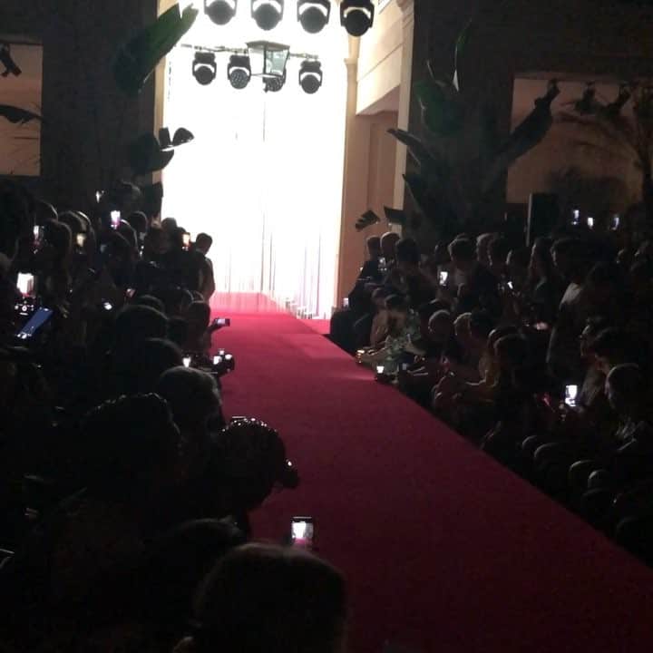 のインスタグラム：「secret show😂✨ #DGMenSS19 #mfw #DGking #DolceGabbana」