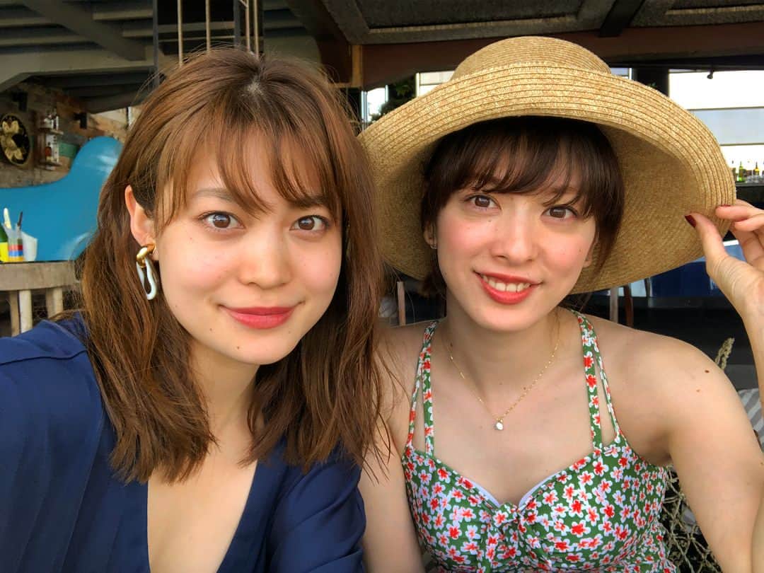 沖玲奈さんのインスタグラム写真 - (沖玲奈Instagram)「仲良しツーショット👯‍♀️🏖💕島に戻りたい！！笑 #twoshot #girls #twins #女子旅」6月17日 11時58分 - reinaoki2508