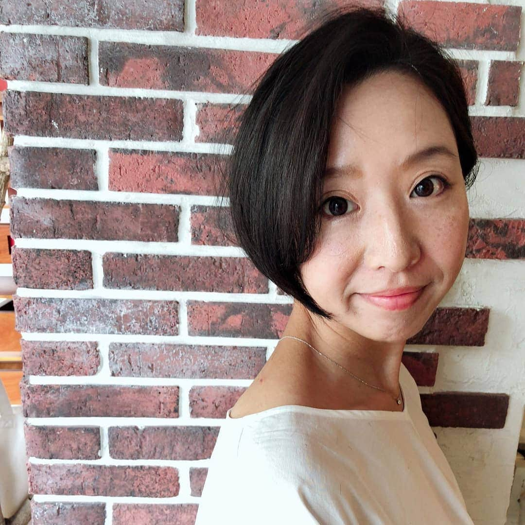 西川宏美さんのインスタグラム写真 - (西川宏美Instagram)「ヘアカット大満足！ 恵比寿・代官山のdress hairの中庭さんにお世話になりました(*^^*) スッキリ、仕事出来そうな感じになりました(笑) ヘアドネーションで、切った髪が少しでも役に立つと嬉しいな。 #ヘアカット #ショートボブ #アシメヘア #ヘアドネーション #dresshair」6月17日 12時58分 - hiromi55.nishi