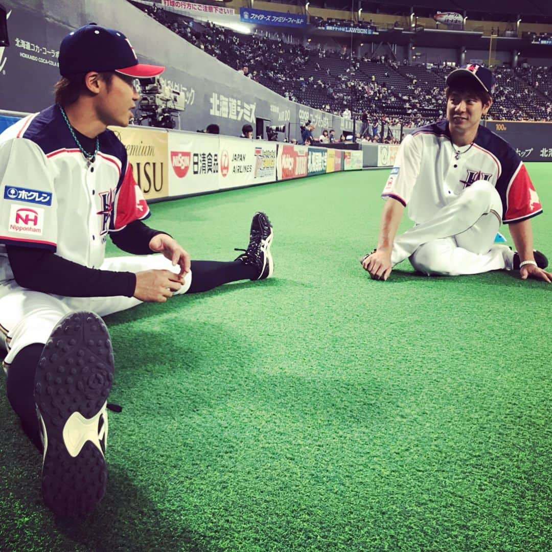 北海道日本ハムファイターズさんのインスタグラム写真 - (北海道日本ハムファイターズInstagram)「Ambitious Hokkaido!!! #lovefighters #いちばん青い空にしよう #大田泰示 #中田翔 #中島卓也 #松本剛 #鶴岡慎也 #ブランドンレアード #今年はこのユニフォーム #気合い入れていこう #かっこいい」6月17日 14時36分 - fighters_official