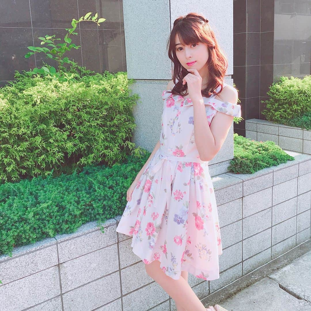 寺山葵さんのインスタグラム写真 - (寺山葵Instagram)「やっぱり太陽が好きっ☀️✨ 夏が好きっ🍉💕✨ スイカも好きっ笑笑✨  #夏 #夏大好き #summerlove #summer #red #fun #japanesegirl #スイカ #すいか #西瓜 #watermelon #太陽 #sun」6月17日 21時39分 - a.terayama