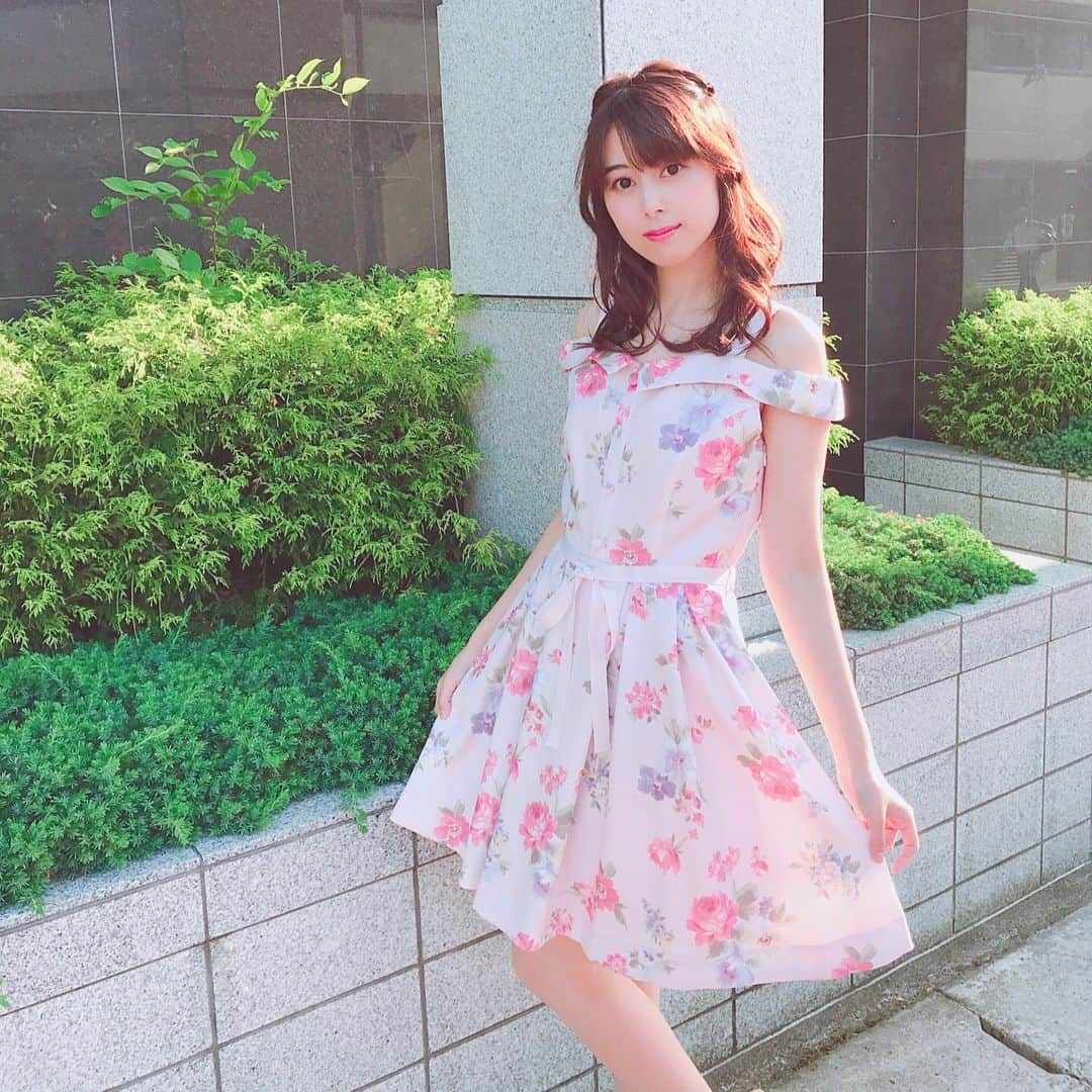 寺山葵さんのインスタグラム写真 - (寺山葵Instagram)「やっぱり太陽が好きっ☀️✨ 夏が好きっ🍉💕✨ スイカも好きっ笑笑✨  #夏 #夏大好き #summerlove #summer #red #fun #japanesegirl #スイカ #すいか #西瓜 #watermelon #太陽 #sun」6月17日 21時39分 - a.terayama