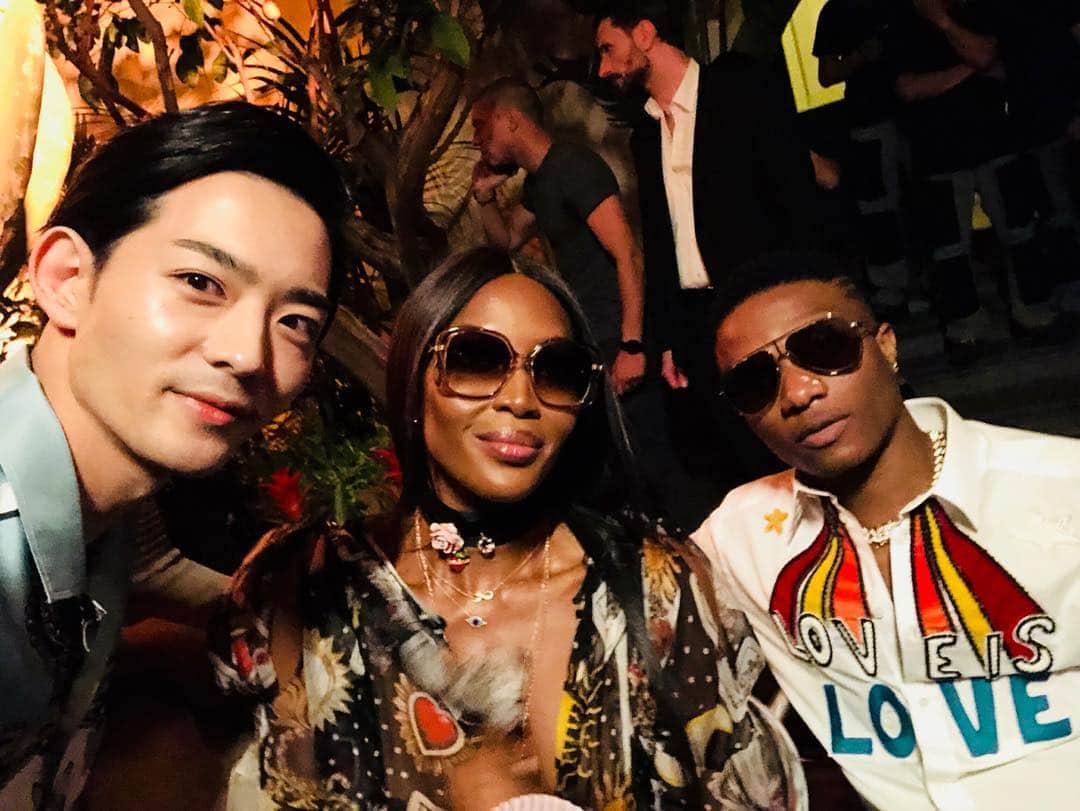 のインスタグラム：「@iamnaomicampbell & @wizkidayo thanks🙏❤️🖤✨ #DGMenSS19 #mfw #DGking #DolceGabbana #naomicampbell #wizkid」