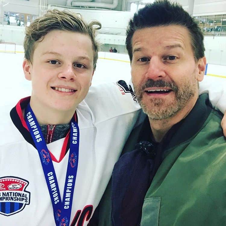 デヴィッド・ボレアナズのインスタグラム：「happy father’s day, david!!」