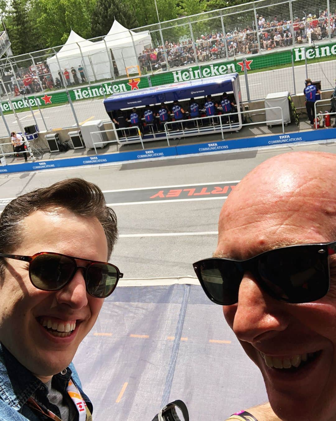 Mike Kriegerさんのインスタグラム写真 - (Mike KriegerInstagram)「Happy Father's Day to my dad, who I just spent an amazing weekend with in Montreal for the Canadian GP. Thank you for shaping who I am today... and for getting me into ⚽️💻 and 🏎 from when I was little 😀」6月18日 4時00分 - mikeyk