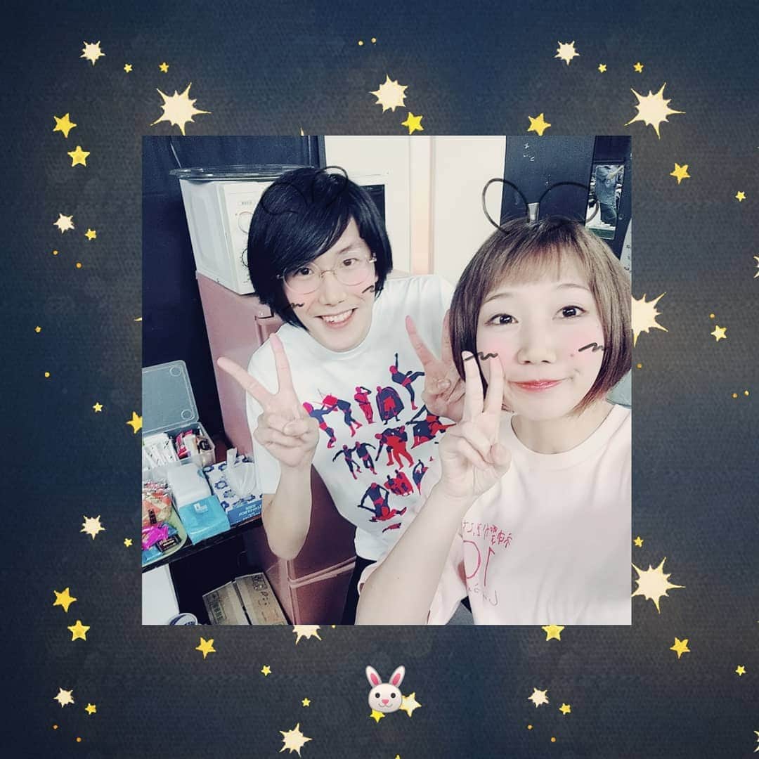 みさこのインスタグラム：「33才の夏休みツアー 初日、高崎clubFLEEZ心の底からありがとおおおお！！！！群馬に集まってくれた全員といい波のれて超絶大感謝🌊🍈 対バンしてくだすったおいしくるメロンパンさんとお写真〜〜原さんとはドラマーズでも撮っていただいたやい！ライブもコソコソ観てた、かっこえがったやい！🌊🍈 「33才の夏休み」ライブVer初披露いかがだったかな…？？MVも引き続きよろすくぬ🌊🍈 #神聖かまってちゃん10周年っ #おいしくるメロンパン #群馬 #高崎clubFLEEZ #33才の夏休み #いい波のってんね」