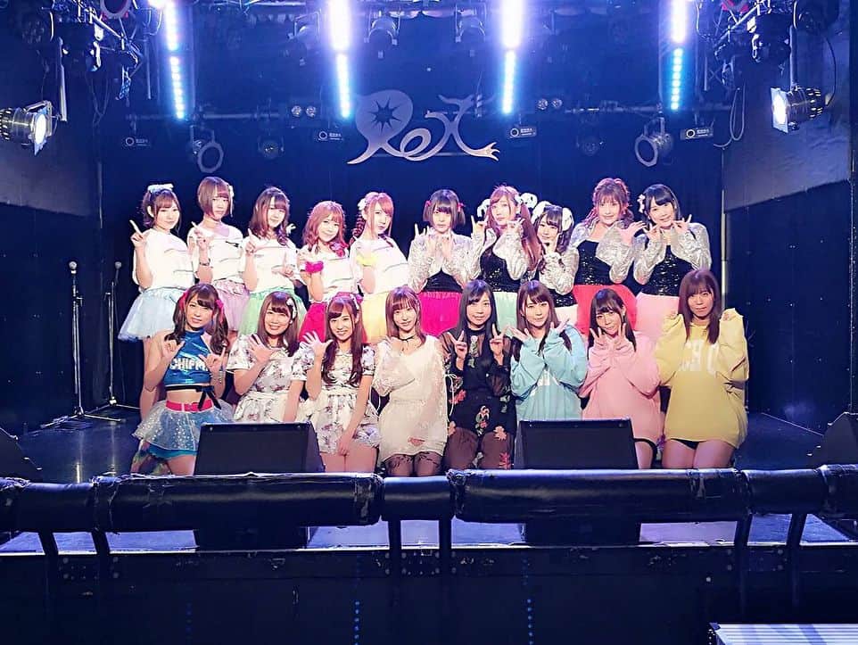 愛原れのさんのインスタグラム写真 - (愛原れのInstagram)「レディマニア＠渋谷REX来てくれたみんなありがとー！！＼( 'ω')／💓 新衣装のお披露目でもありました🙈❤️ なかなか好評でよかった😘💖 ＊ ＊ ＊ #渋谷rex #LIVE #レディマニア #担当カラー の #新衣装 #担当カラーは黄色 #ラブリーポップス #ラブポ #愛原れの #大森玲菜 #真田美樹 #星空もあ #市橋えりな #今日は5人体制でした💛❤️💜💚💙 #次回は６人揃いそう💗 #沖田里緒 #僕らは嘘つき さん #原宿バンビーナ さん #ルルディ さん  #天使もえ さん #高橋しょうこ さん #桐谷まつり さん #あおいれな さん #皆さんお疲れ様でした💕」6月19日 0時06分 - reno_aihara