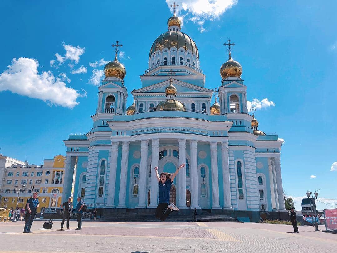 宇内梨沙さんのインスタグラム写真 - (宇内梨沙Instagram)「初戦の舞台 ロシア・サランスク のんびりとした綺麗な街です。  町のシンボル・ウシャコフ大聖堂前で #とりあえず飛ぶ  #worldcup #fifaworldcup2018」6月18日 16時51分 - risaunai