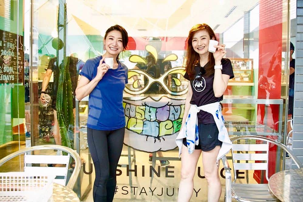 のインスタグラム：「City run with Sunshine juice🥕 昨日は栄養のことを学びながらみんなでsunshinejuice巡りラン😊 大切な私たちの体、そして #runfortheoceans のイベントを通して海洋問題を考え私たちにできることをする。 We had great time...🌿 ・ #adidasrunners #adidasrunnerstokyo #runfortheoceans #adidasparley #parley #todaysshoes 👟 #parleyboost #sunshinejuice #みんなとたくさん笑った 😊 #有里さんと私の会話はいつも耳が遠くて噛み合わない 笑」