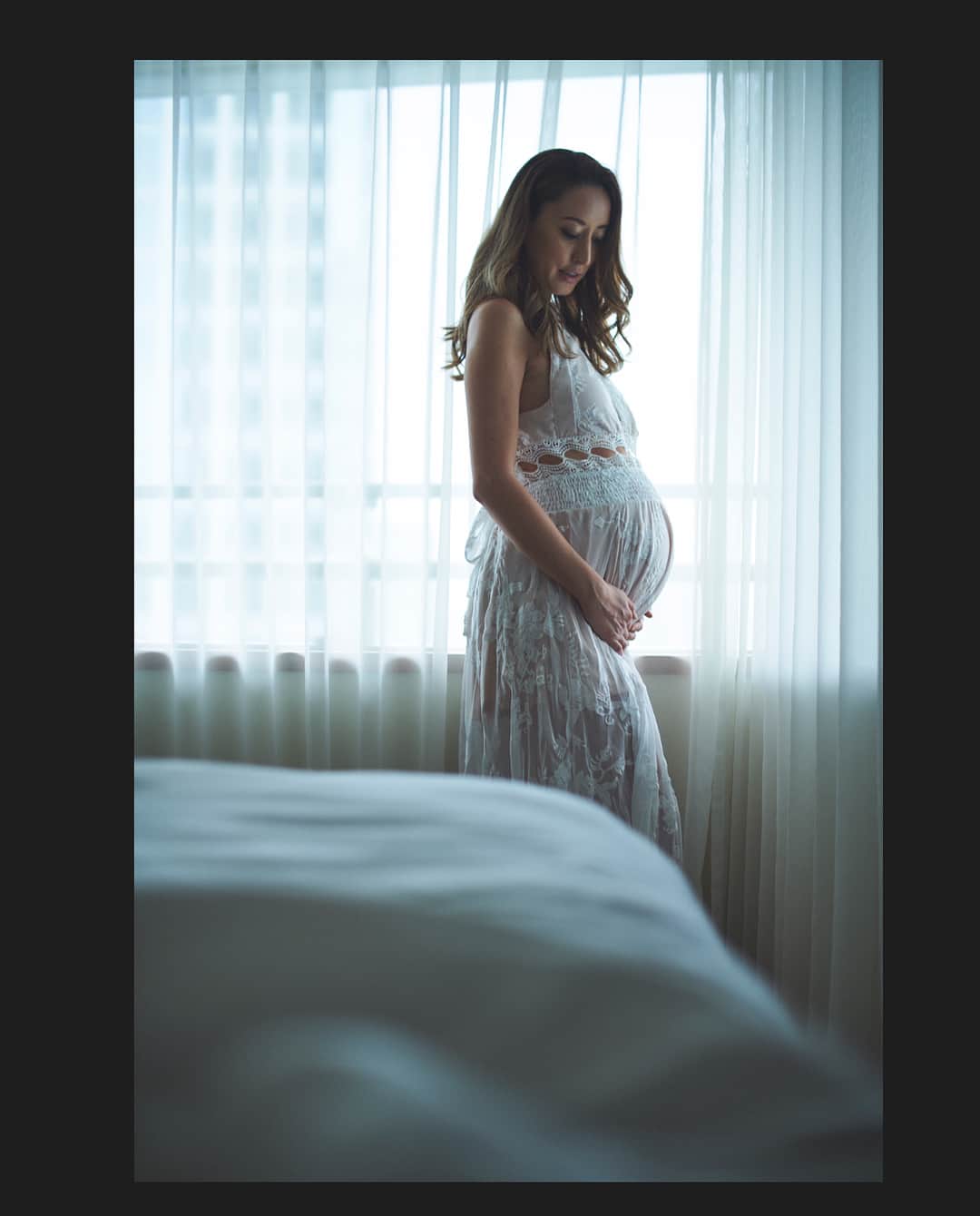 太田エイミーのインスタグラム：「The last stretch!  I wasn’t going to do maternity photos but thanks @keitasawa.photo for capturing this special time ❤️ . . . . . . #maternityphotography #pregnancyphotoshoot #maternity #week37 #マタニティフォト」