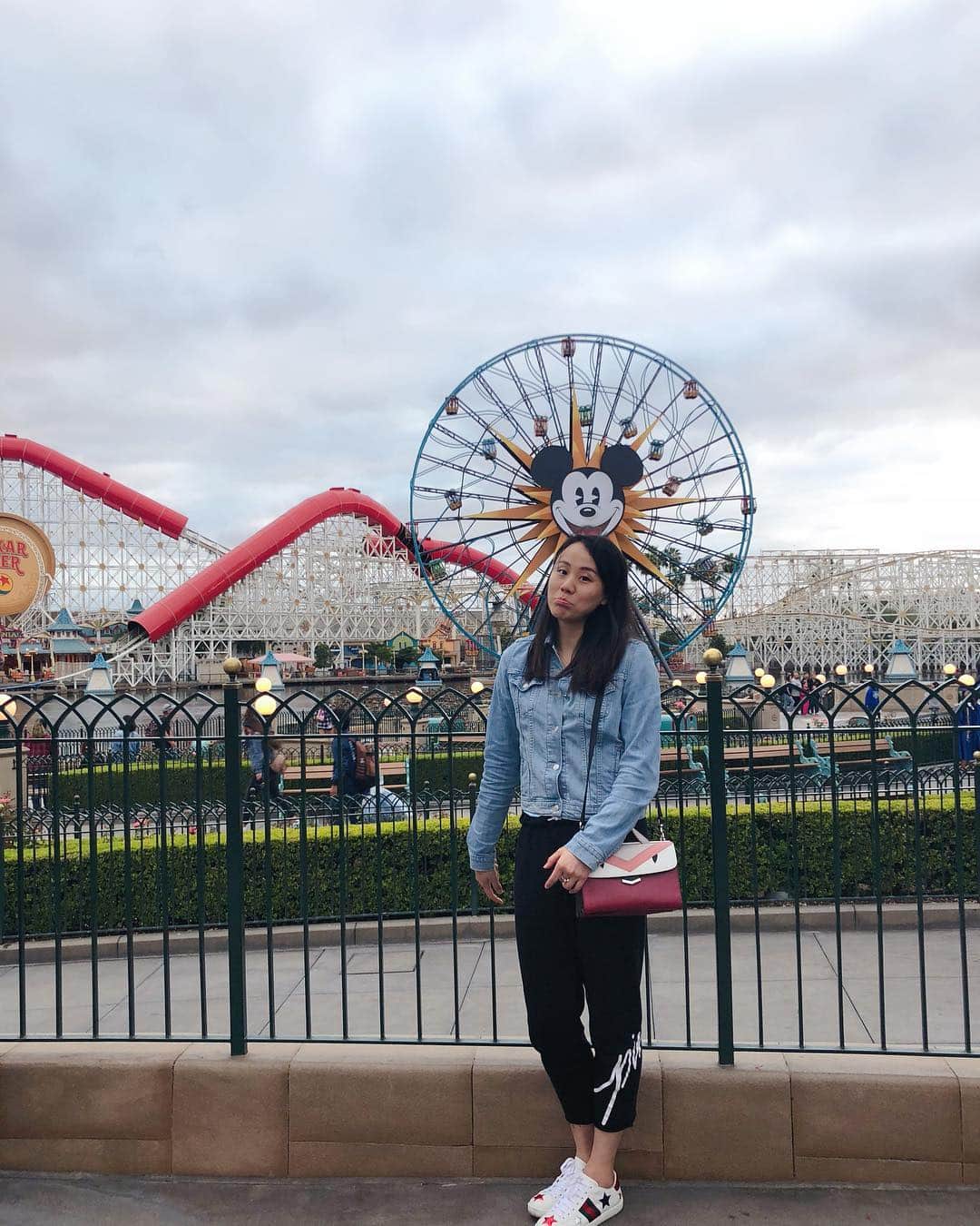 趙芸蕾のインスタグラム：「Disneyland 🤣」