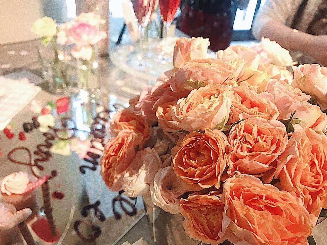 中野英菜さんのインスタグラム写真 - (中野英菜Instagram)「朝起きてまだ自分の家になれなくて、毎朝びっくりしちゃう😳笑 みんな早く心穏やかに過ごせるといいな…😢✨ #peace #full #flower #rose #beautiful #love #happy」6月19日 9時33分 - ena_biyou