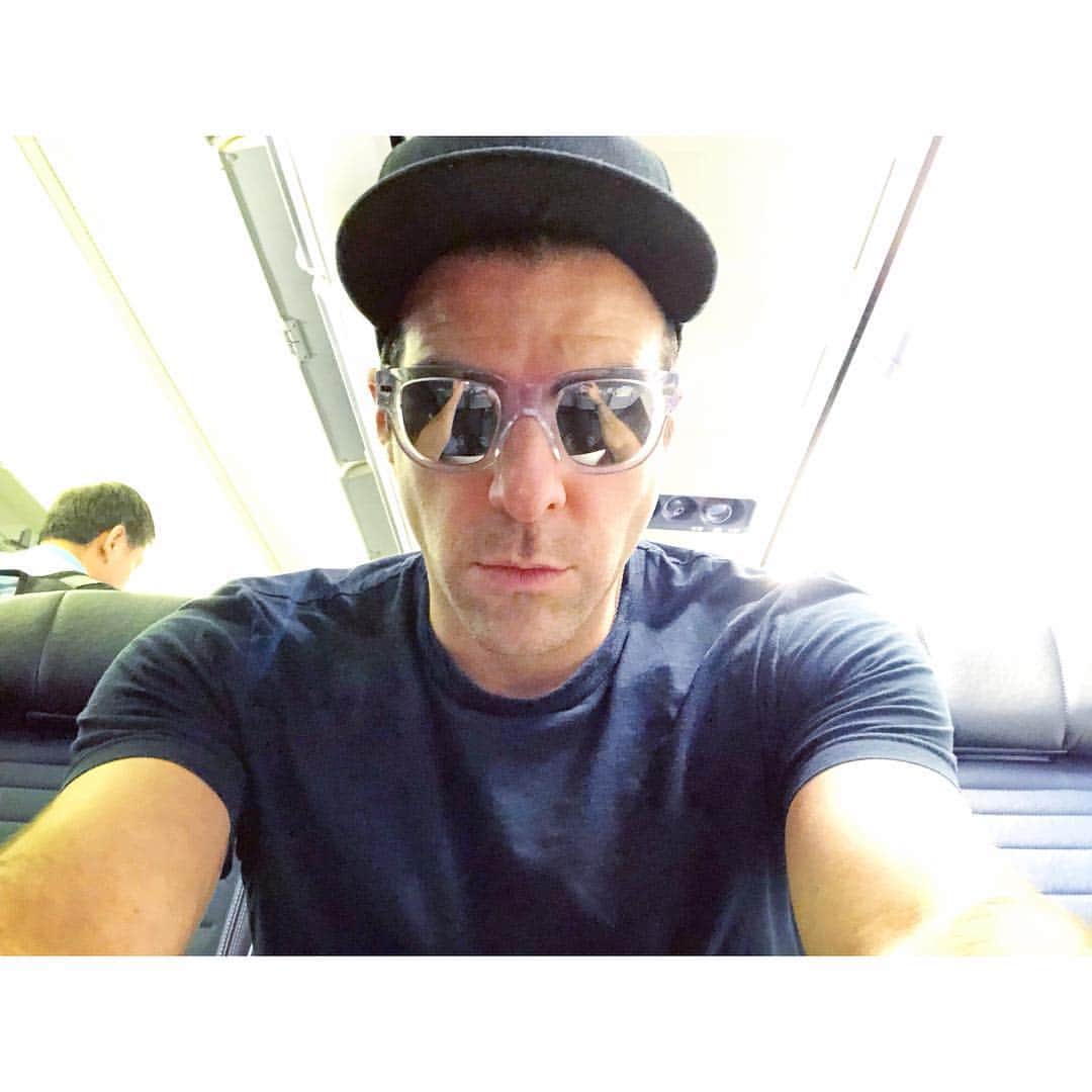 ザカリー・クイントのインスタグラム：「whirlwind trip...」