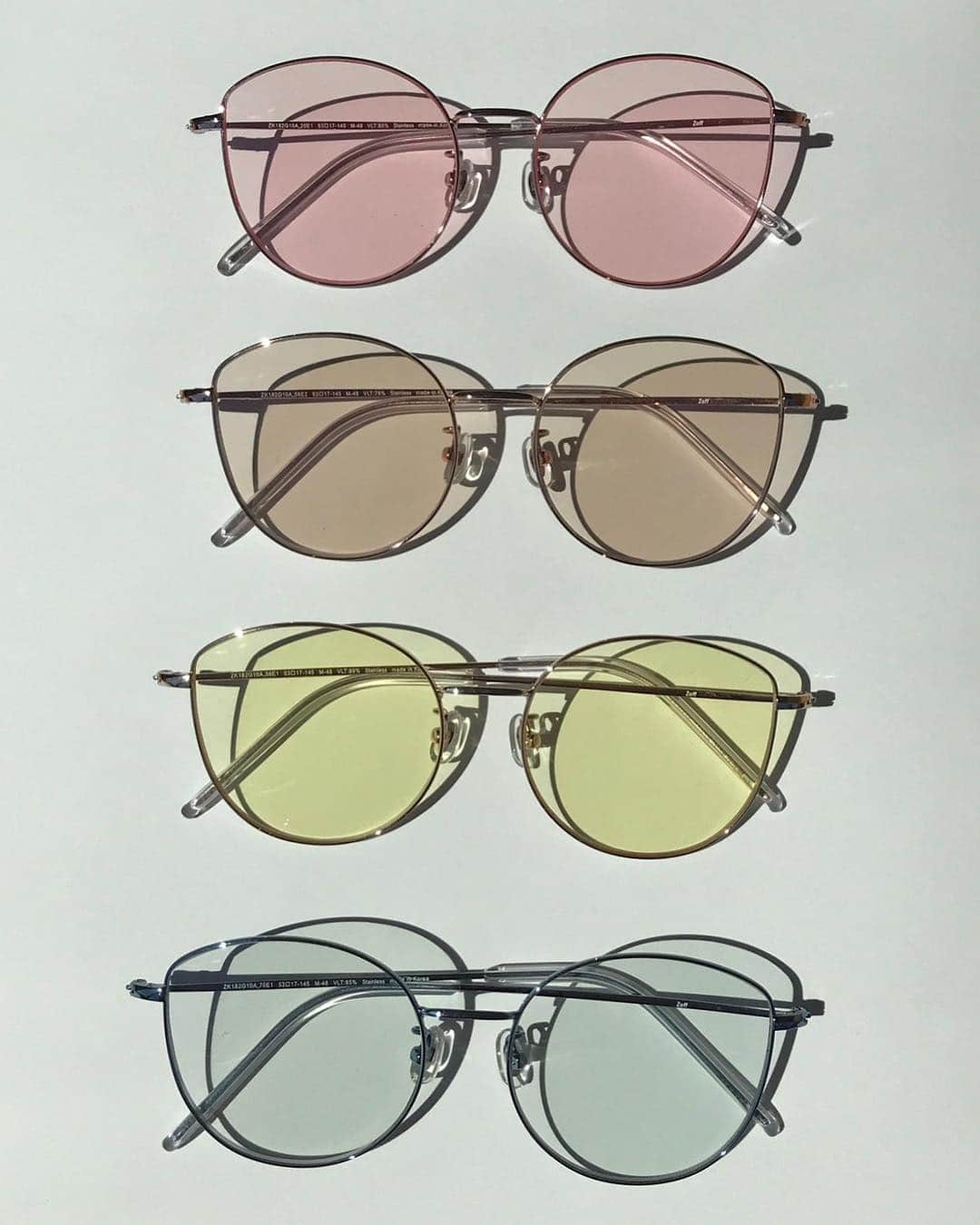 Zoff Officialのインスタグラム：「TREND SUNGLASSES🕶 . カラフルなライトカラーレンズとメタル素材、透明なモダンが軽やかなトレンドサングラスシリーズ。 人気急上昇のキャットアイは細身のメタルサングラスだからこそ馴染みやすく取り入れやすいデザインです🐈 . ZK182G10_20E1 ZK182G10_56E2 ZK182G10_56E1 ZK182G10_70E1  各¥5,940(税込) . #fashion#glasses#sunglasseslover #eye#eyewear#eyewearstyle #sunglasses#sunglassesfashion #sunglasses😎#🕶#👓#😎 #メガネ#メガネ女子#メガネ男子#サングラス#optical#ゾフ#キャットアイ#new#zoff#clear#fashiondiaries#color#lens#colorlens#cateye#cateyeglasses#🐈」