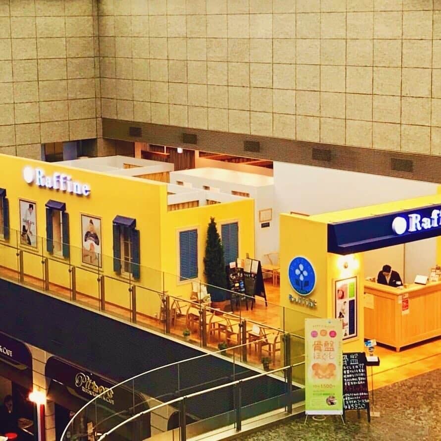 株式会社ボディワークさんのインスタグラム写真 - (株式会社ボディワークInstagram)「【ドールハウス】 ドールハウスのようなこちらはラフィネ 丸の内オアゾ店。 上から見るとおもしろいですね。 #raffine #ラフィネ #relaxation #リラクゼーション #癒やし #ドールハウス #丸の内 #oazo #オアゾ #おもしろい #東京駅」6月19日 19時18分 - raffine_official6