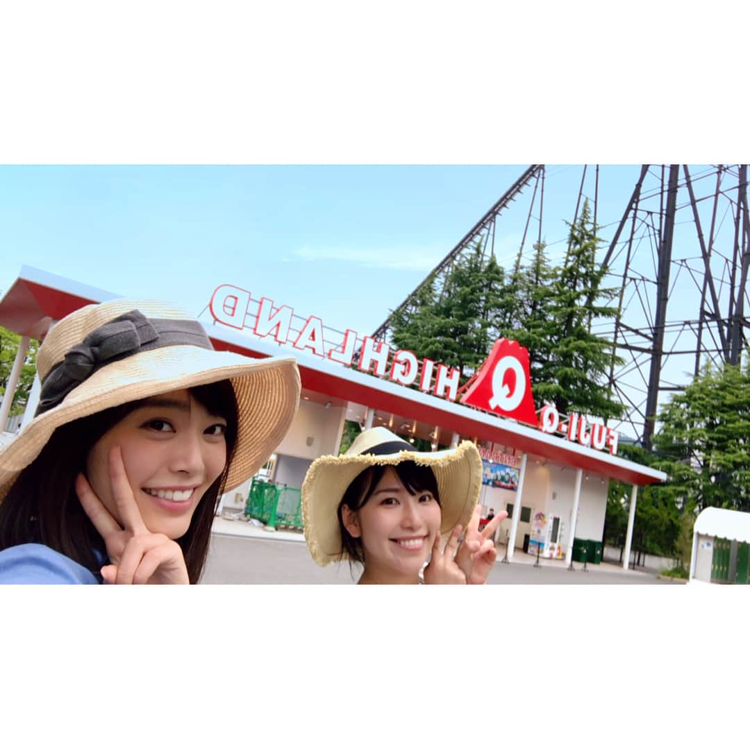 松本圭世さんのインスタグラム写真 - (松本圭世Instagram)「. 💕☁️🎢 #富士急ハイランド 🎡☀️💕 . 絶叫したい！！ってことで 先日なっちゃんと行ってきました〜✨ . お昼くらいに到着したのにびっくりするほど楽しめた！ . 【乗った乗り物】 #フジヤマ #高飛車 #ナガシマスカ #テンテコマイ ←回転成功 #鉄骨番長 #マッドマウス #レッドタワー #トンデミーナ #クールジャッパーン #血に飢えた病棟 #富士飛行社 #リサとガスパールのそらたびにっき . 並んでる時スタッフの人に 「双子ですか？」 って聞かれるくらいわたし達は顔が似てるみたいです。 似てるかな？笑 . 帰りに #ほうとう小作 で食べた #ほうとう もすごく美味しくて大満足♡ 親友よ、また遊ぼう(`･ω･´)♡ . #女子アナ #フリーアナウンサー #休日 #実はめちゃんこ曇りだったのでアプリで青空に変えました笑 #技術の進歩はんぱない #happy #instagood」6月19日 16時57分 - matsukayo0806