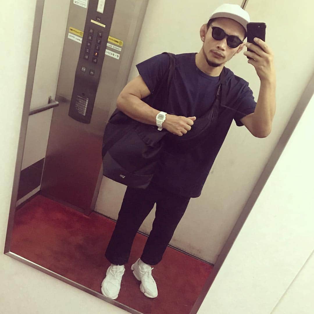 宇野薫のインスタグラム：「#宇野薫のテーマがありすぎコーディネート  #newerajapan #9twenty  #ayame #beams #RUNR96 #gshock #stancesocks  #リーボック #ニューエラ  #スタイリスト私物」