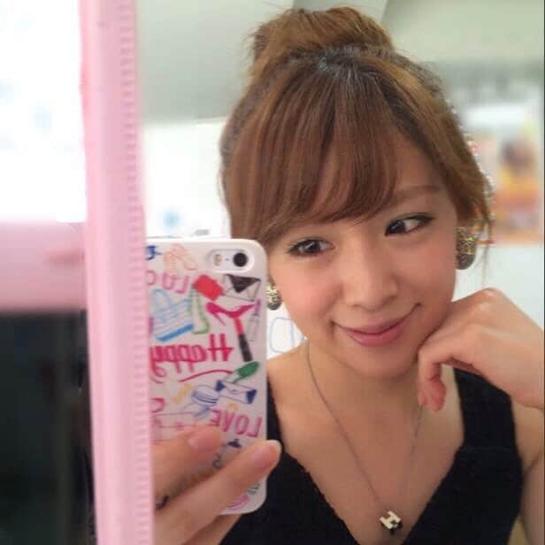 のインスタグラム：「最近のLINEのアイコン🤳👱🏻‍♀️w 古めなの使っちゃう感じ💓w #LINE #ライン #iPhone #アイコン #アイコン画像 #またすぐ顎に手やるもん」