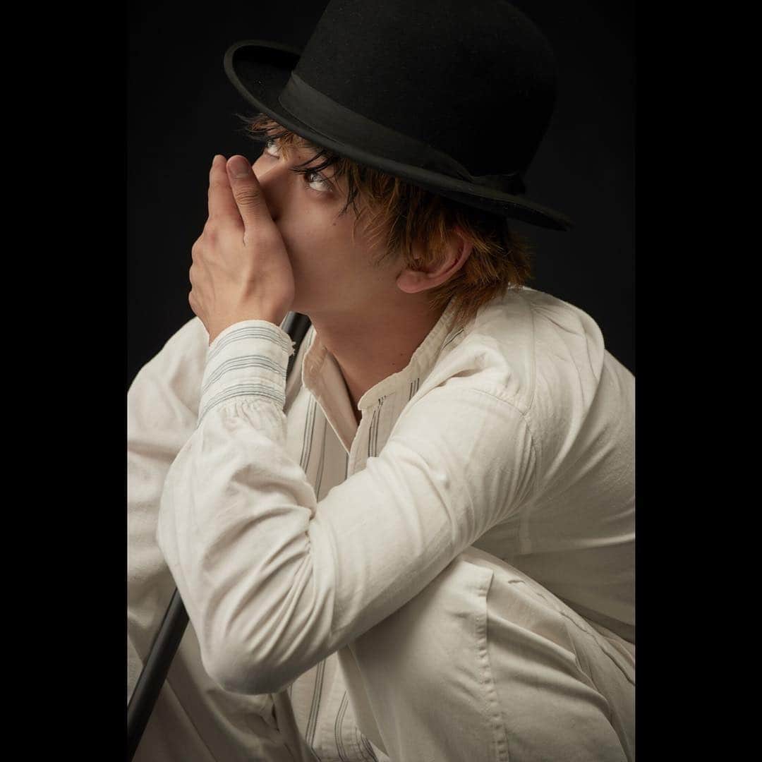 北村匠海さんのインスタグラム写真 - (北村匠海Instagram)「CUT 20187月号 "悪い男" Photo @takaoiwasawa  時計仕掛けのオレンジ ダークヒーローになりたい人生だったなあ」6月19日 20時47分 - take_me_1103