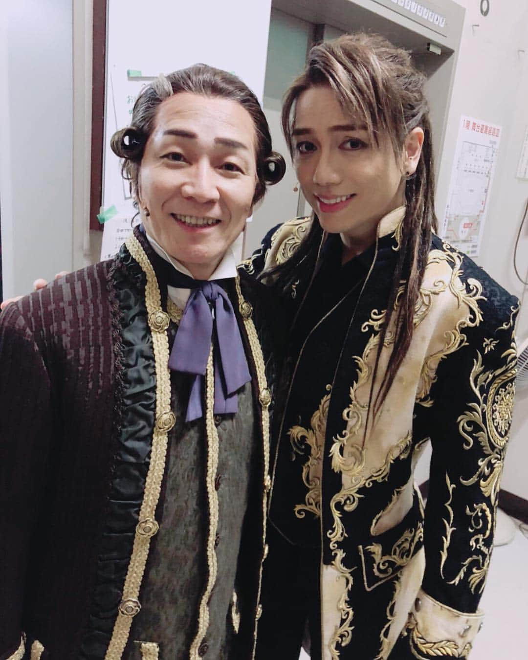 山崎育三郎さんのインスタグラム写真 - (山崎育三郎Instagram)「本日もご観劇ありがとうございました。  5日間連投中、明日は6日目。  頭の中ずっとヴォルフ。  8年前から、ずっとずっと支えて下さる先輩。  武岡さんと1枚。  本当に温かくて優しい方。  #モーツァルト #帝国劇場  #今夜は日本戦 #ワールドカップ  #ロシア #頑張れ #日本代表」6月19日 20時49分 - ikusaburo_yamazaki