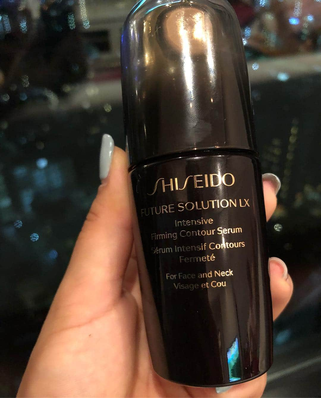 上田桃子さんのインスタグラム写真 - (上田桃子Instagram)「これ、オススメです🙋‍♀️ #shiseido#資生堂#美容#グッズ#お肌 #基礎化粧品#大事#顔首用美容液#シワばいばい#フューチャーソリューションlx」6月19日 21時25分 - momoko3030