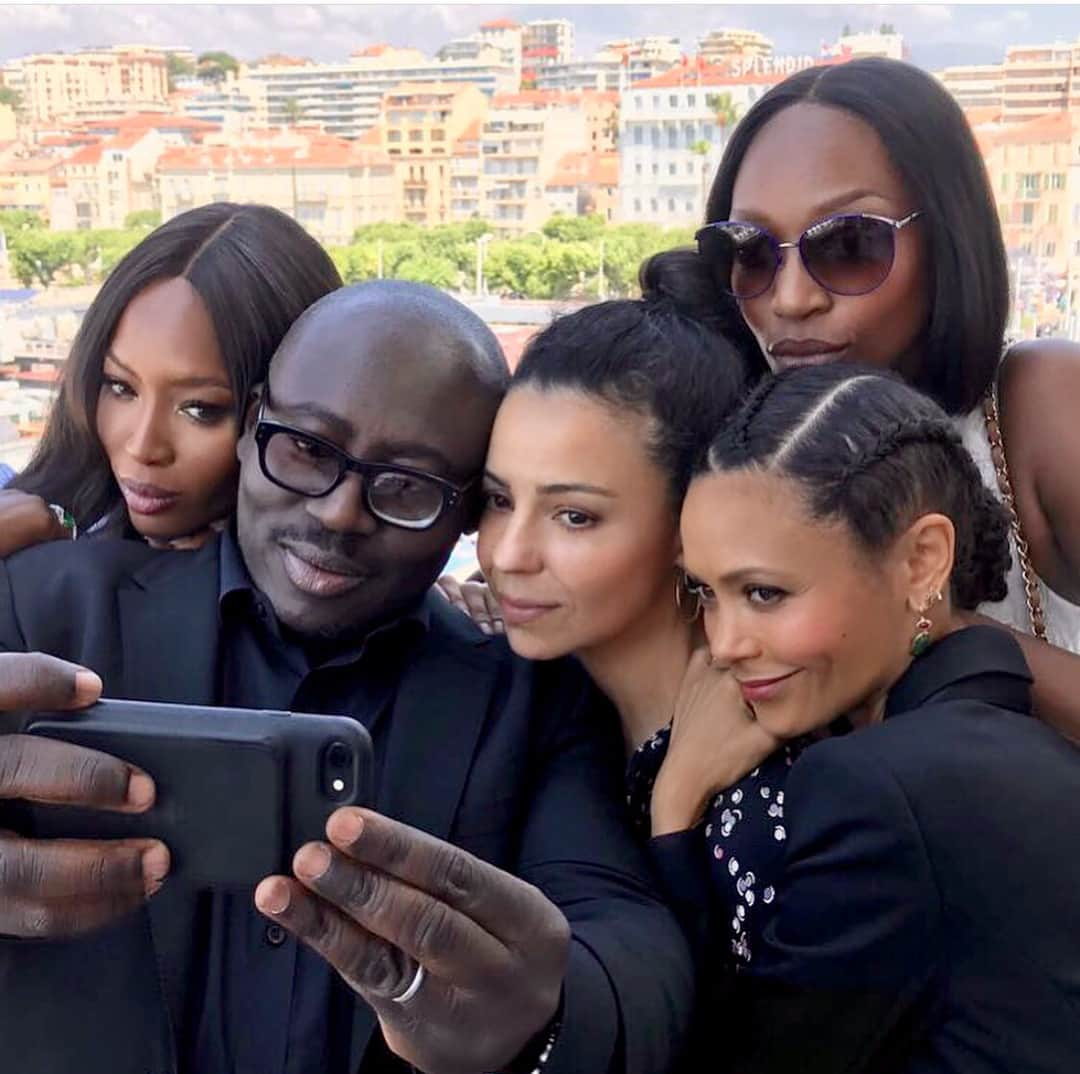 タンディ・ニュートンのインスタグラム：「Such fun hanging out with these guys @cannes_lions ! @iamnaomicampbell @edward_enninful @vanessakingori  Edward, Thandie and @diverstar discussed the importance and necessity of inclusivity from their personal experiences- imagining a world where being ‘other’ is not only a currency to be celebrated and nurtured, but a future we can live and be inspired by...the tipping point is here and it’s powerful 💫 Quote of the day: “Normalise the Marginalised” Thank you @hp @insidefreuds  #inclusion #thefemalequotient #africannes  X Thandie and Kay X」