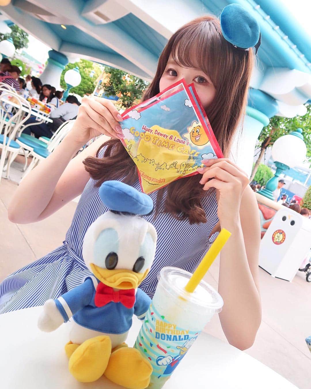 Shihorinさんのインスタグラム写真 Shihorininstagram 初の ドナルドバウンド ドナルド帽子のパッチンのつける位置が なかなか難しくて苦戦したんだけどこれであってるかな ヒューイ デューイ ルーイのグッドタイム カフェでお昼ごはん