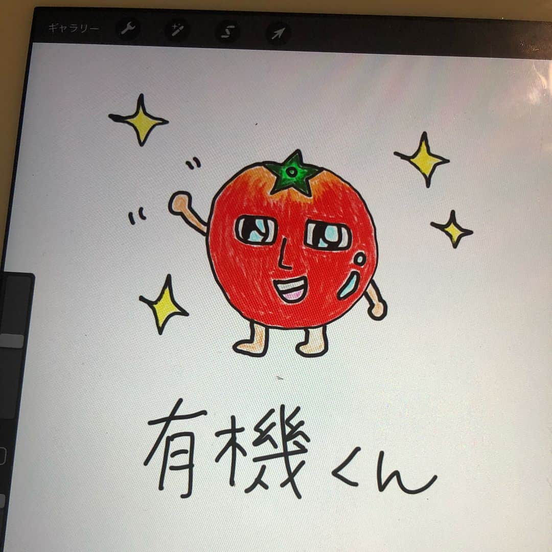 のインスタグラム：「有機とまとの ゆうきくん。 心もオーラもイケメンなんだけど、いつものとまとくんとどういう絡みの話にしようか悩み中。。 ​​​ おやすみ💤」
