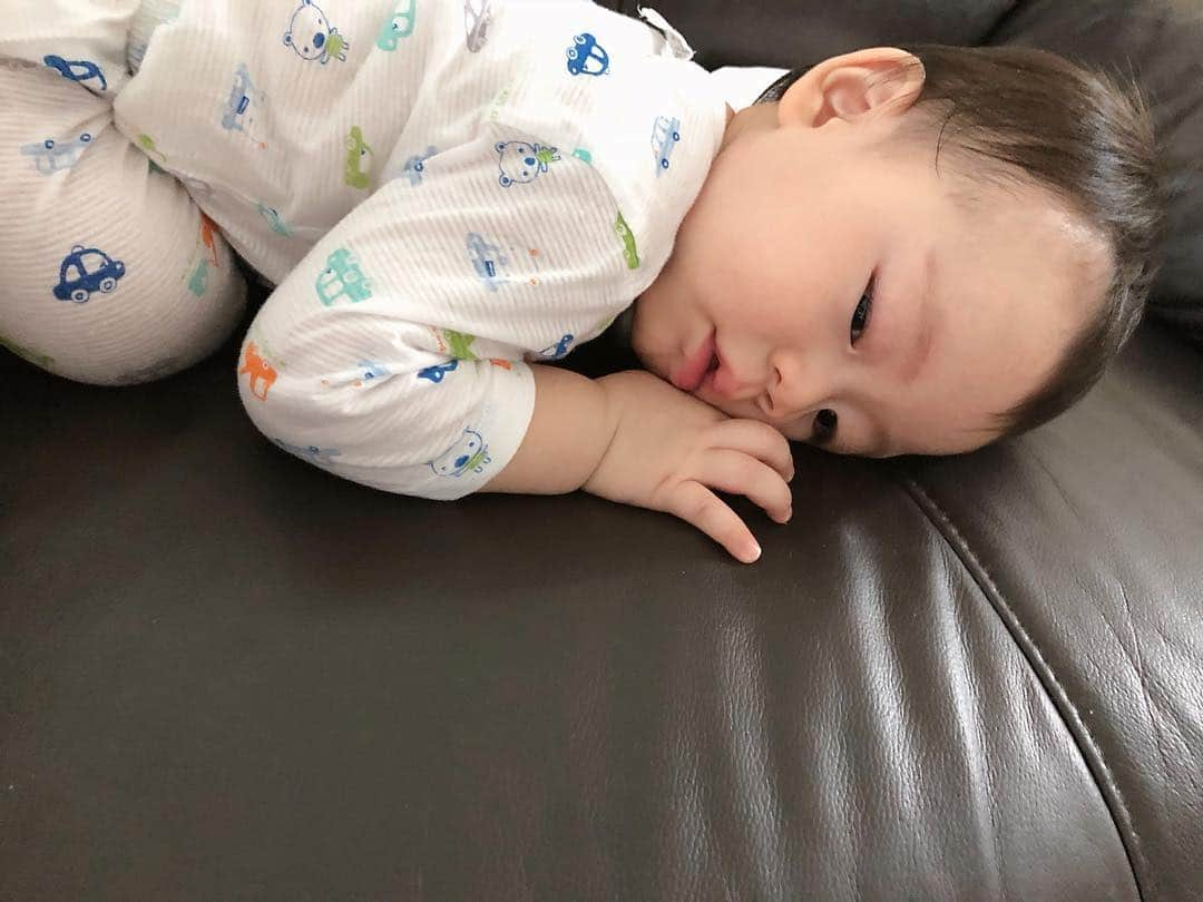 ウンチェさんのインスタグラム写真 - (ウンチェInstagram)「. #기어가다 한 번씩은 #쉬어줘야죠 👶🏻 - - - - #승유#이승유#seungyu #아기스타그램#인스타베이비 #육아스타그램#아들스타그램 #어머#벌써#오늘이#300일 #많이컸다#우리아들#❤️」6月19日 23時56分 - __leehye