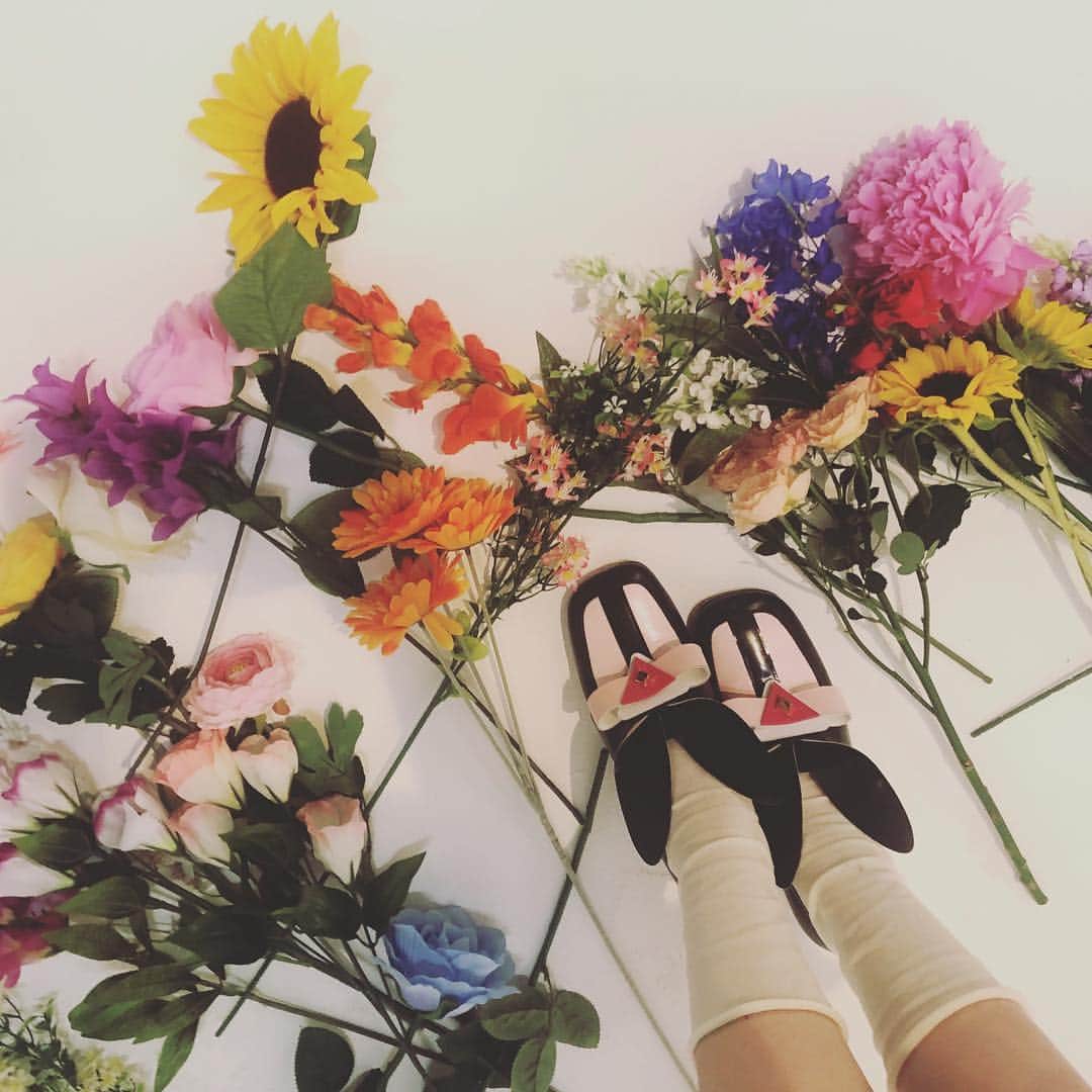 荻野由佳さんのインスタグラム写真 - (荻野由佳Instagram)「. うさぎの靴👠 可愛い🐰」6月20日 1時03分 - ogiyuka_ippaiwarae216
