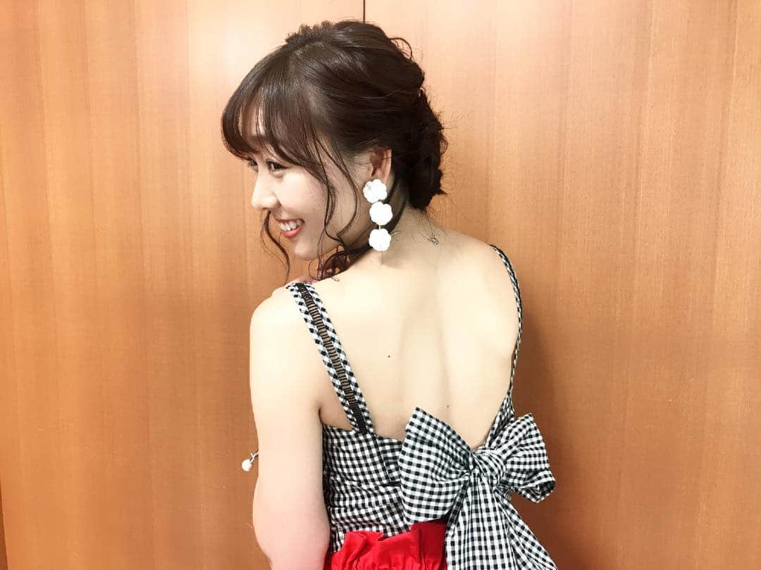 須田亜香里さんのインスタグラム写真 - (須田亜香里Instagram)「サンジャポといえばスタッフさんからリクエストを毎回いただいている背中見せ衣装。 いつもバッチリ背中をカメラに抜けるように、生放送前は私だけ綿密なカメラテストがあります(笑)  #サンジャポ #背中美人」6月20日 13時50分 - akarisuda