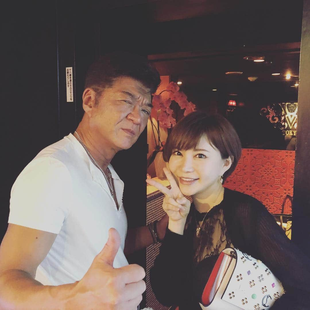 里美ゆりあさんのインスタグラム写真 - (里美ゆりあInstagram)「昔に共演させて頂いた小沢仁志さんからお誘い頂きバースデーパーティーに(▰╹◡╹▰)☀🌷🌸🌹🌺🌻🌼 #小沢仁志#happybirthday#六本木#roppongi#ありがとうございます#ビーバップハイスクール#裏番長#役者#尊敬#素敵」6月20日 6時09分 - satomiyuria