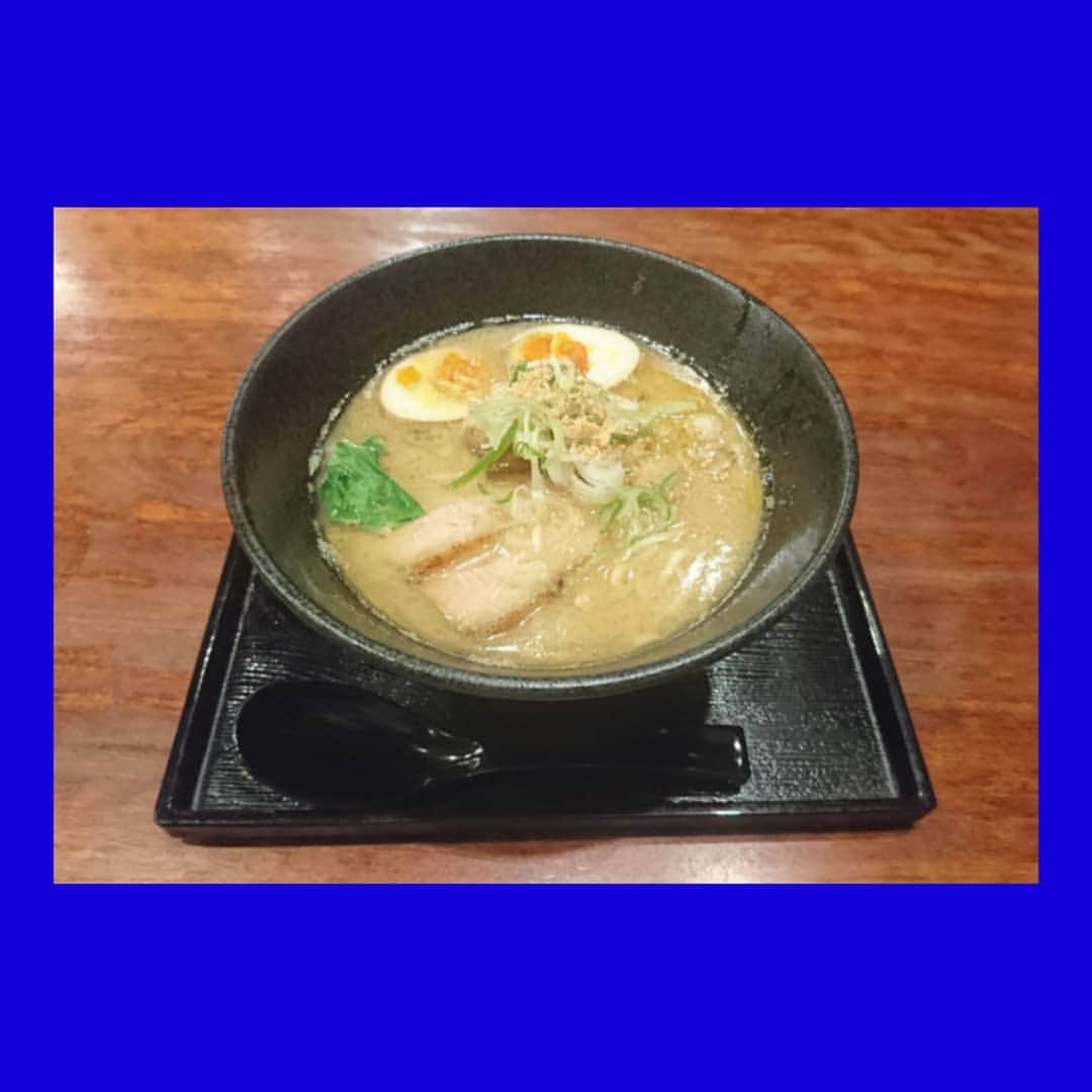 mizuhoのインスタグラム：「ㅤㅤㅤㅤ dinner  One evening meal. It was bird's sushi base noodle, it was not very persistent and it was delicious.  夜ご飯  ある日の夜ご飯。鳥のだしベースのラーメンで、あまりしつこくなく、美味しかったです。」