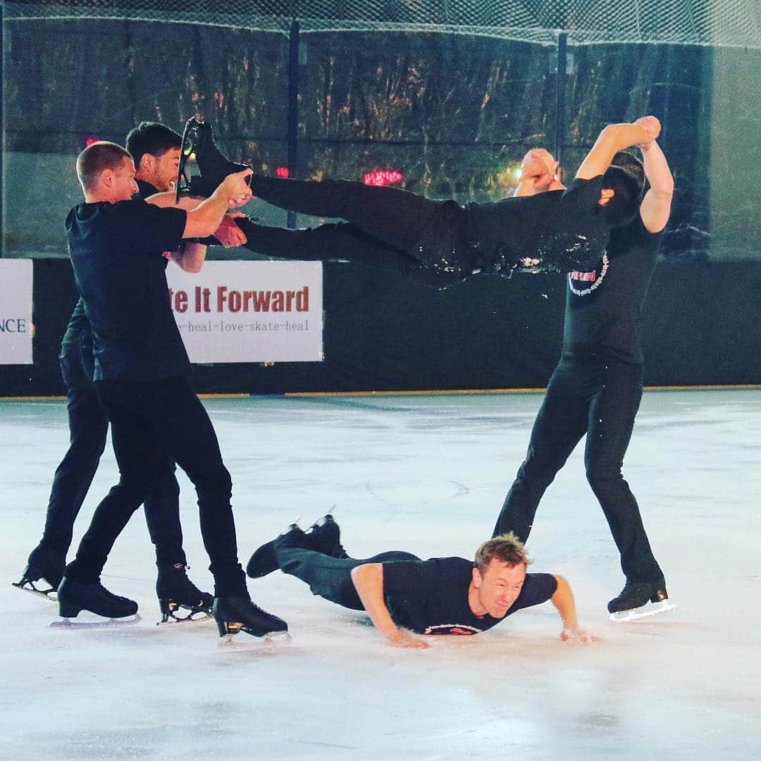 ロス・マイナーのインスタグラム：「Had a great time last weekend at @skate_it_forward!  It's official, every show needs a guys number! 📸: Caitlin Klingbeil」