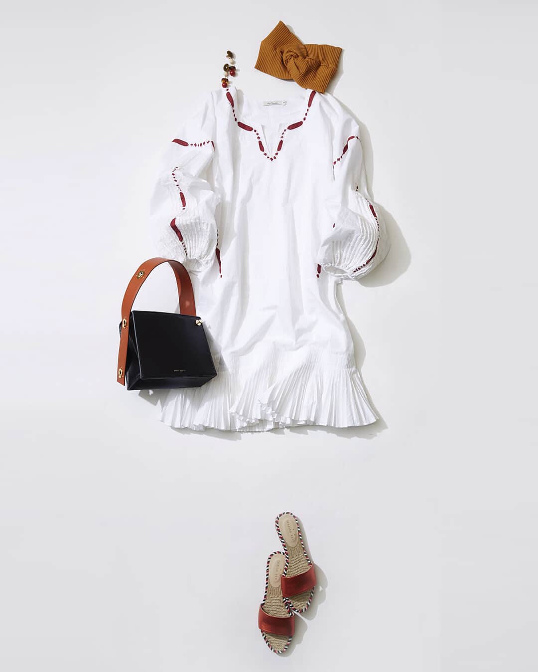 ルミネ公式のインスタグラム：「夏小物を合わせたコンフォートスタイル #ワンピース ￥37,000+TAX #ターバン ￥4,800+TAX #エスパ ￥22,000+TAX #イヤリング ￥4,800+TAX #バッグ ￥54,000+TAX ・ [ #LUMINEMAGAZINE ] #lumine #ルミネ #ルミネ新宿 #ウィムガゼット #トゥモローランド #スタイルバー #ルシェルブルー #ootd #outfit #fashion #coordinate #コーディネート #ファッション #デイリーコーデ #コーデ #フォロー #山脇道子 http://magazine.lumine.ne.jp/?p=76441 ※商品の価格や取り扱い状況は撮影時点のもので、変更になることがあります。」