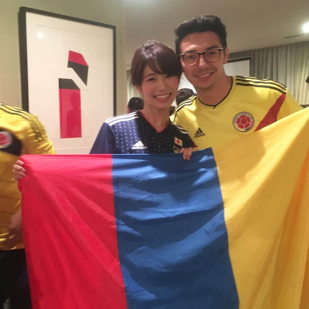 海老原優香さんのインスタグラム写真 - (海老原優香Instagram)「日本🇯🇵初戦勝ちましたね！🏆✨ おめでとうございます！！ ・ コロンビア大使館で観戦していました⚽️ 最後には、コロンビアサポーターと仲良しに🇨🇴☺️ ・ 2-1で勝った、熱戦の模様をお届けします💘  #fifaworldcup #西野ジャパン #Japan#vs#Colombia #fifa18#win」6月20日 12時07分 - ebioffi