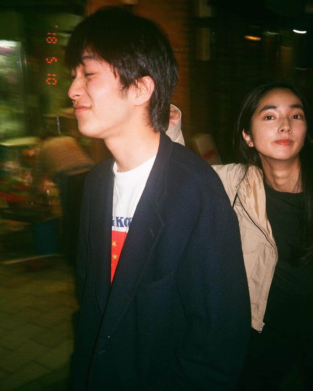 仁村紗和のインスタグラム：「ヒロトの髪の毛引っ張ってるみたいな写真。」