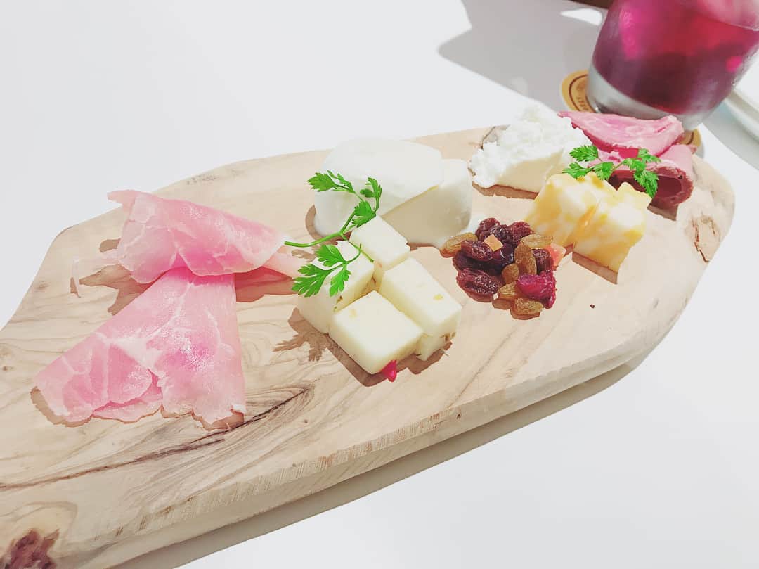 石田涼のインスタグラム：「チーズたくさん食べました  #カバガ #dinner #cheese #チーズフォンデュ」
