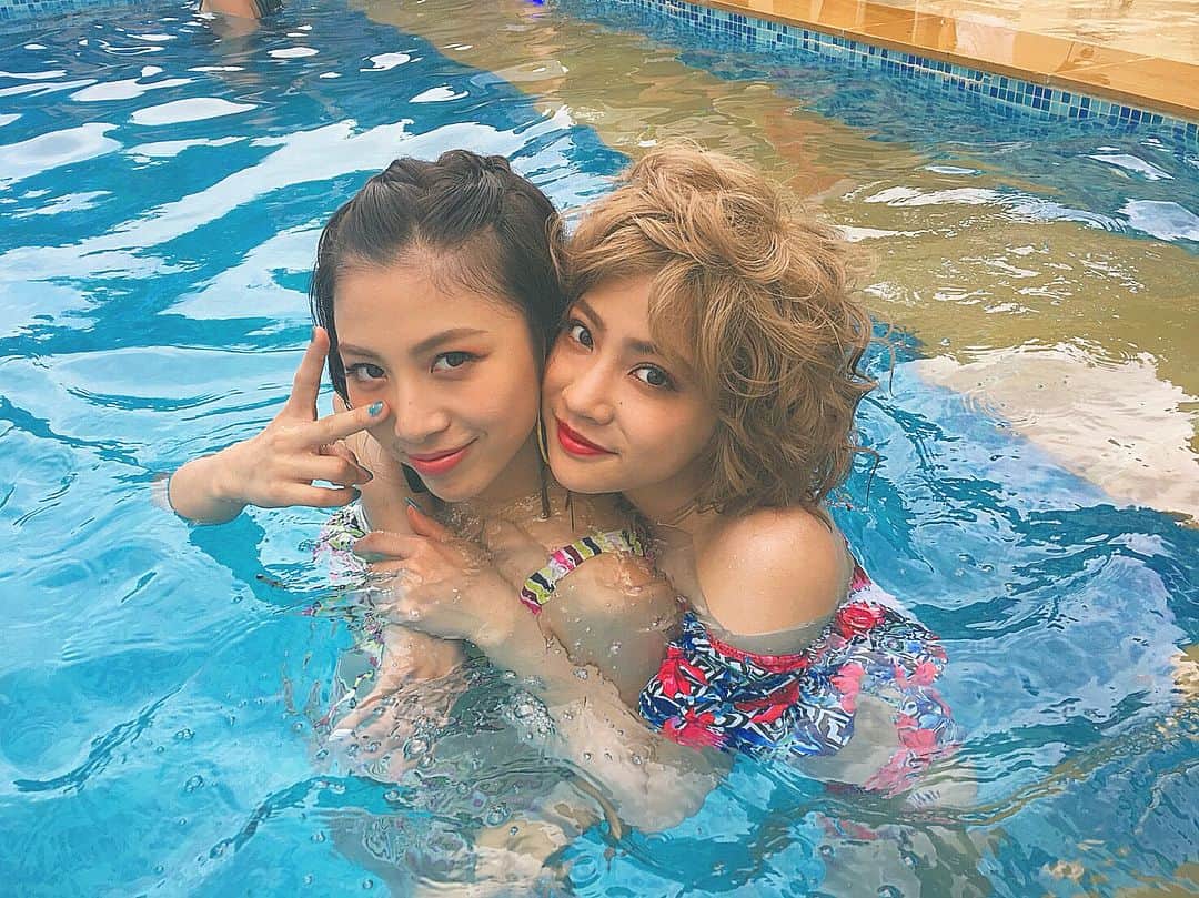 honoka のインスタグラム：「2枚目の顔、、笑笑 なんでこんな顔してんやろ。」