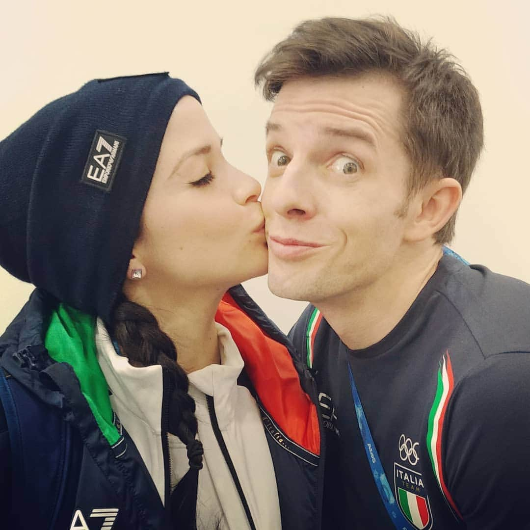 オンドレイ・ホタレックのインスタグラム：「Happy anniversary to my lovely wife @kapanna87  As I was going thru my pictures from last year I found this and it is pretty much the best experience of our year... Olympics as a family! #anniversary #loveyou #olympics #athletes #husbandandwife #italiateam #pyeongchang2018」